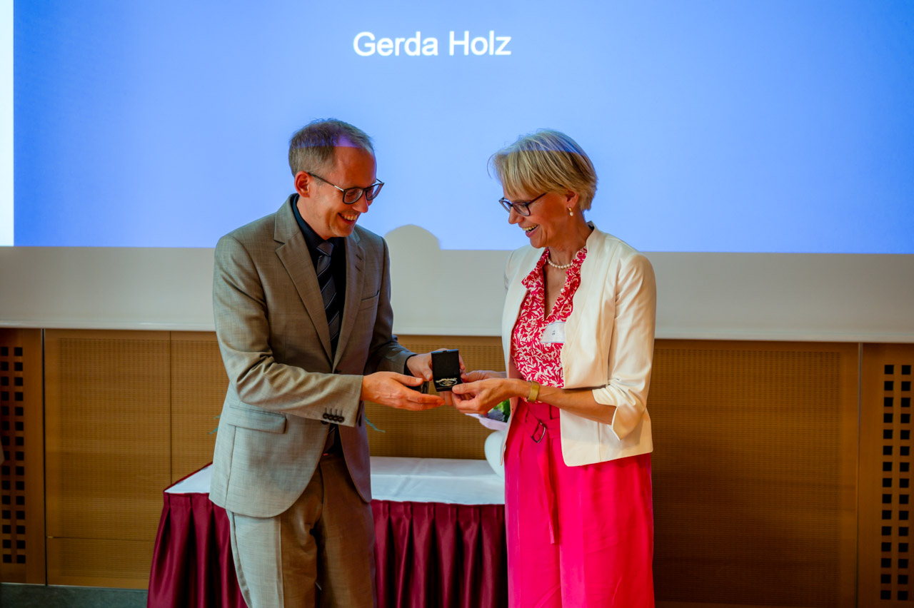 Kai Klose, Gerda Holz